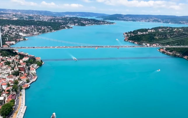 istanbulda-bosforun-rengi-deyisdi