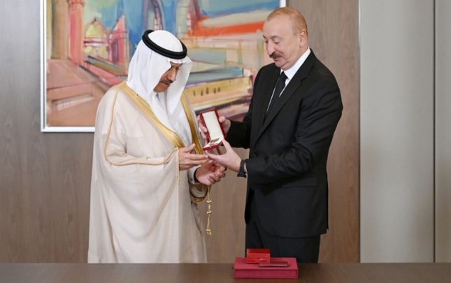 prezident-iib-qrupunun-sedrine-dostluq-ordenini-teqdim-etdi