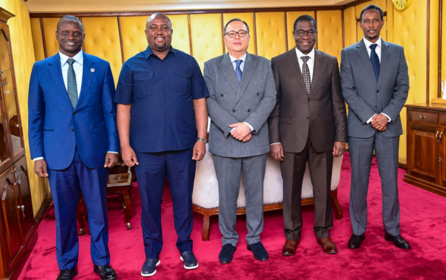 sultan-haciyev-keniyali-nazirle-gorusdu