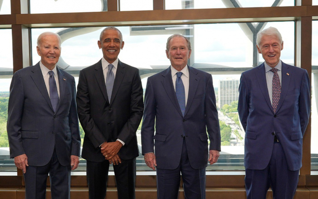bir-araya-geldiler-birce-onu-cagirmadilar