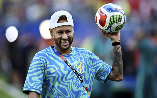 neymar-dc-de-tam-heyetle-ilk-mesqe-cixib