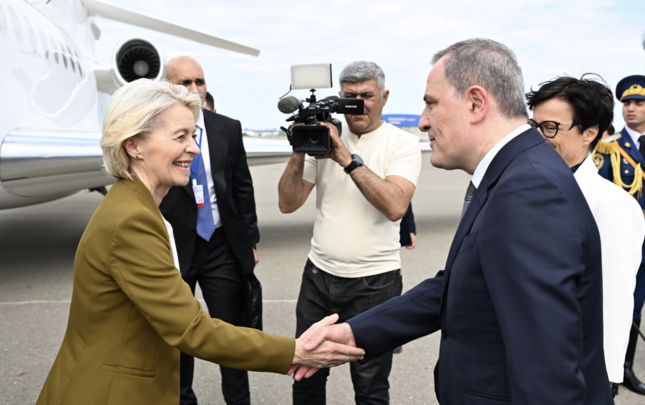 ursula-fon-der-lyayen-azerbaycandadir