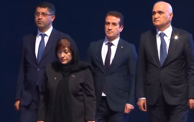 azerbaycan-resmileri-xamenei-ile-vida-merasiminde
