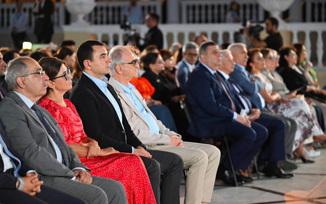 Filarmoniyada mövsümün son akkordları  – “İncə Sənətlə üz-üzə” </b>