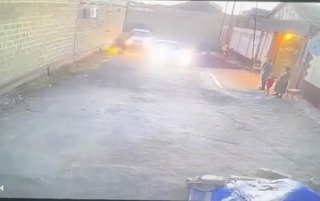 Maşınla bir neçə dəfə həmyerlisinin üzərindən keçdi  – Qobustanda dəhşətli hadisə</b>