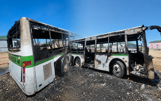 naxcivanda-iki-avtobus-yanib-kul-oldu