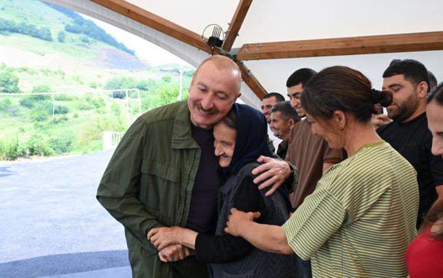 prezident-kicik-qaladeresinde-sakinlerle-gorusdu