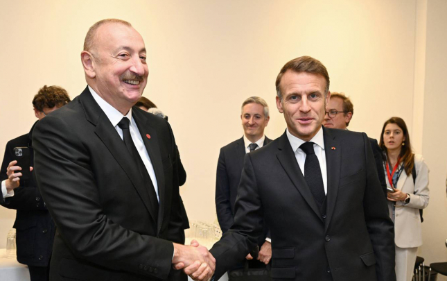 ilham-eliyev-makronu-tebrik-etdi