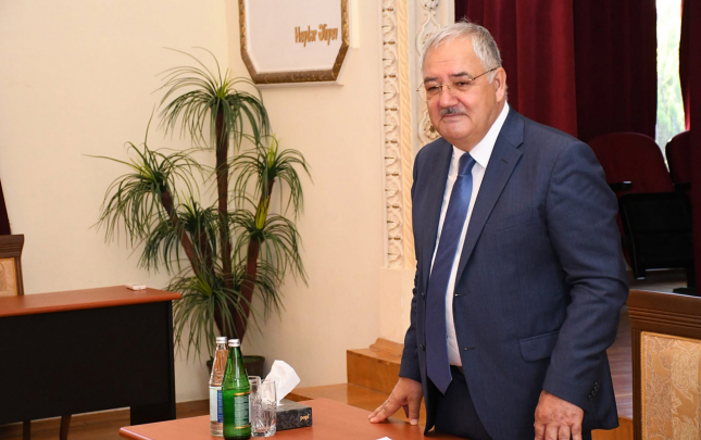vaqif-hesenov-seyyar-qebul-kecirdi