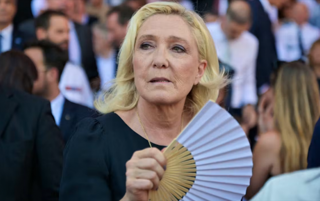 dunyanin-en-varli-adami-le-pene-destek-oldu