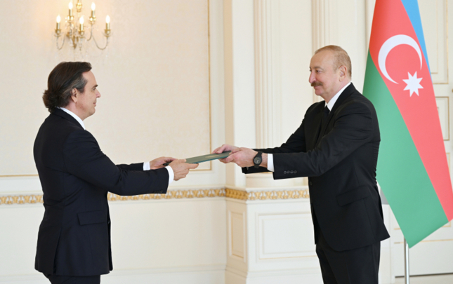 prezident-yeni-sefirleri-qebul-etdi
