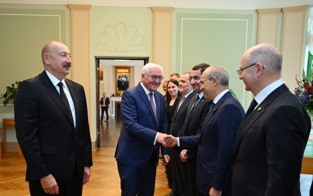 azerbaycan-ve-almaniya-prezidentleri-genis-terkibde-gorusdu