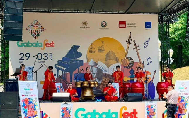 vyetnam-musiqisini-gabalafestde-ucaldan-sesler