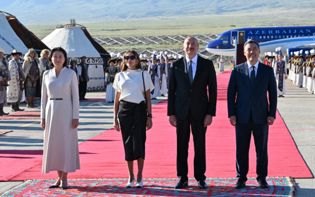 prezident-ve-xanimini-yasa-menim-xalqimla-qarsiladilar