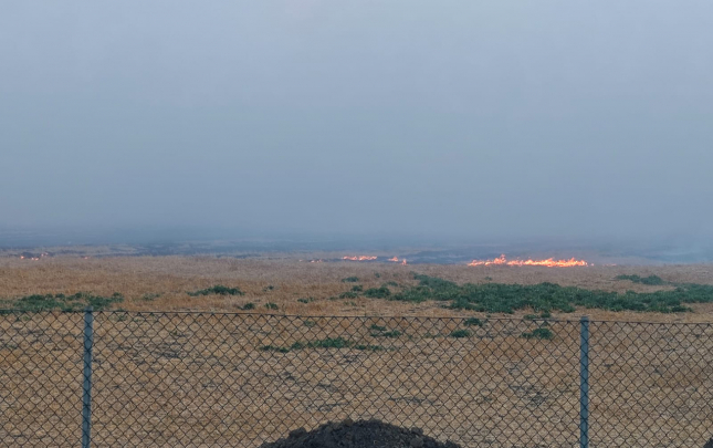 zibil-poliqonunda-baslayan-yangin-ekin-sahelerine-kecdi