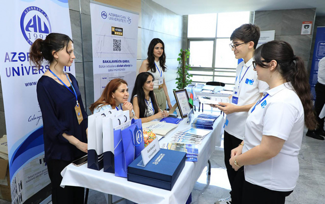 abituriyentlere-azerbaycan-universiteti-haqqinda-melumat-verildi