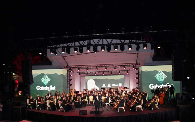 xv-qebele-beynelxalq-musiqi-festivali-basa-catdi