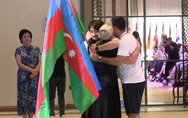 ele-bil-bu-gun-oglumu-qucaqladim