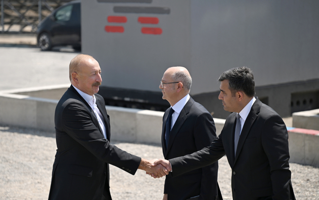 Prezident “Şəms 1” və “Qərbi Üfüq” stansiyalarında görülən işlərlə tanış oldu  – Fotolar