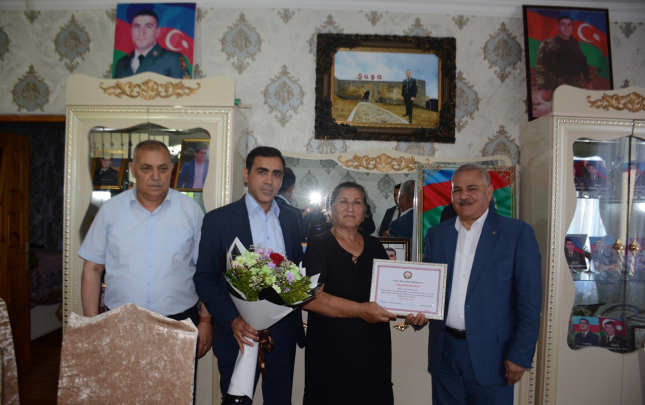 Millət vəkili Tərtərdə  şəhid anasını yubileyi münasibətilə təbrik etdi  – Fotolar