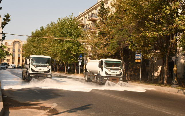 Bu gün Bakının 556 küçəsi yuyuldu  – Fotolar