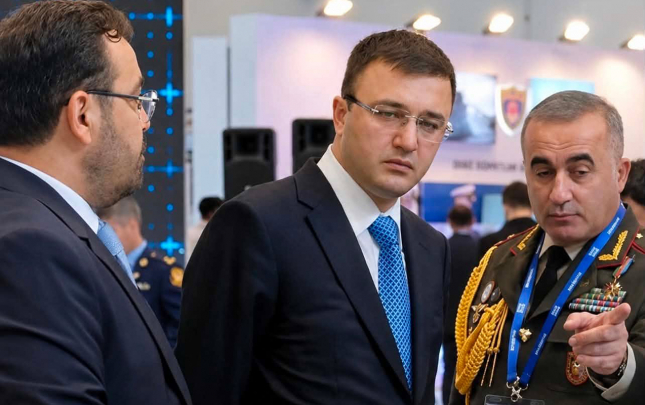 Müdafiə nazirinin ən gənc müavini 40 yaşını qeyd edir
