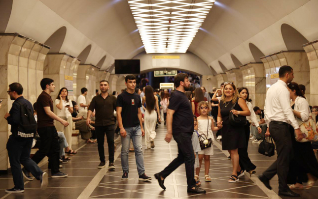 metrodan-hansi-istiqamete-hereket-var-hansina-yox
