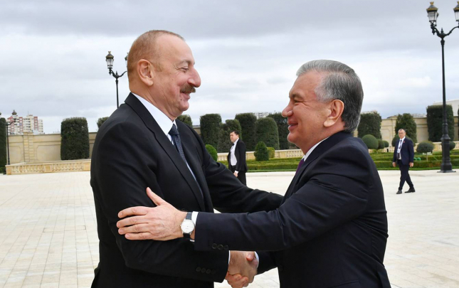 eliyev-mirziyoyevi-tebrik-etdi