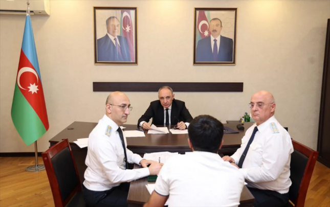 kamran-eliyev-vetendaslari-qebul-etdi
