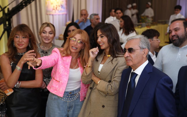 ilham-rehimov-nevesi-kemalenin-sergisinde