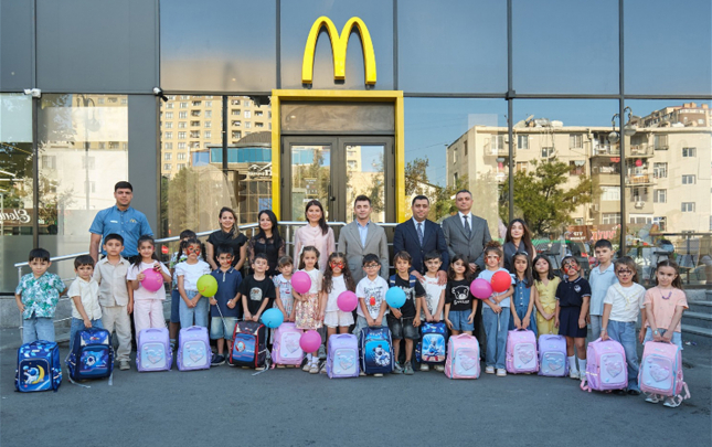 mcdonalds-azerbaycan-sehid-ailelerinin-birinci-sinif-sagirdlerini-mekteb-levazimatlari-ile-temin-etdi