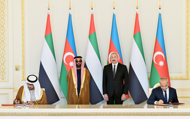 azerbaycan-ve-bee-arasinda-senedler-imzalandi