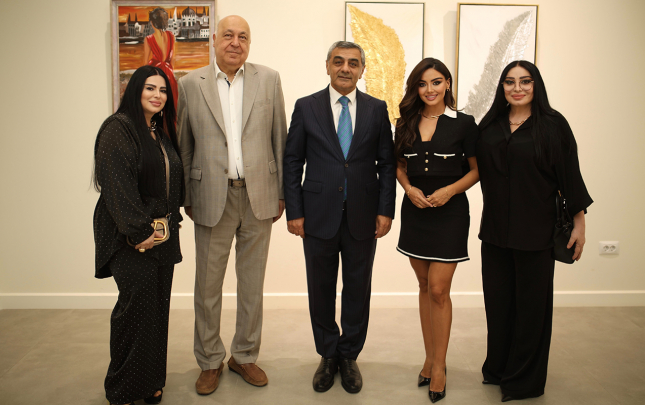 ressam-sara-memmedlinin-ferdi-sergisi-kecirildi
