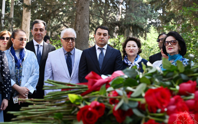 uzeyir-hacibeyli-azerbaycan-musiqi-irsinde-silinmez-iz-qoyub