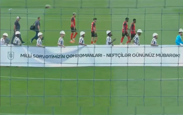 neftci-futbolculari-meydana-debilqe-ile-cixdi