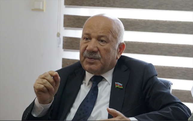 esl-sikayeti-olan-gedib-sozunu-nazire-deye-bilmir