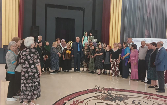 isfendiyar-axundov-ahillarla-gorus-kecirdi