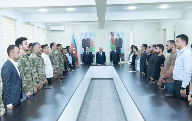 Rektor Vətən müharibəsi iştirakçısı və şəhid ailəsi üzvü olan tələbələrlə görüşdü  – Fotolar