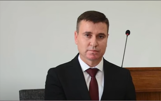 Prezident icra başçısını vəzifəsindən azad etdi