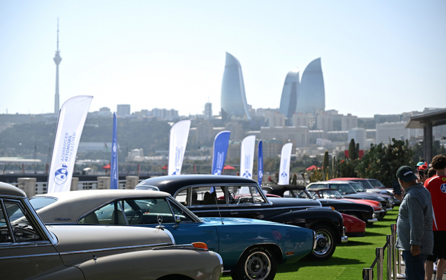 aaf-formula-1-zamani-klassik-avtomobillerin-sergisini-kecirir
