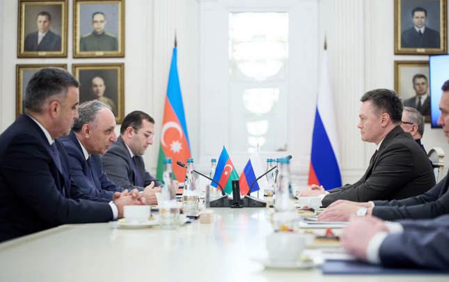 kamran-eliyev-rusiya-ali-mehkemesinin-sedri-ile-gorusdu