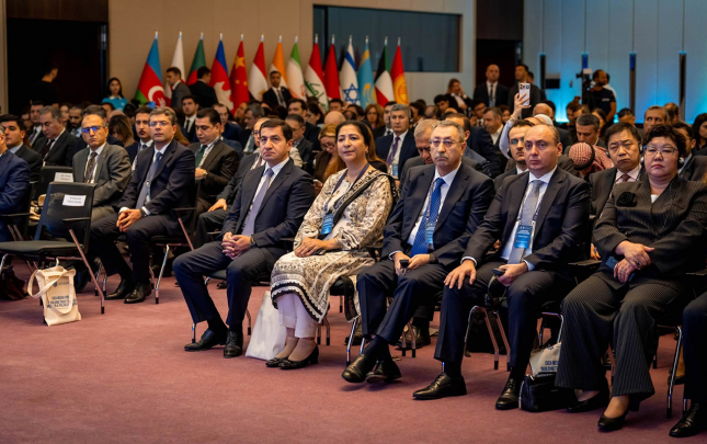bakida-aqem-media-forumu-kecirilib