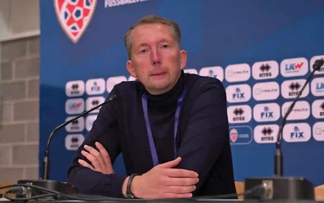 oyuncularimizin-coxu-futbolda-qazandiqlari-maasla-dolanmir