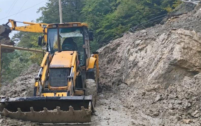 Quba-Xınalıq yolunda sürüşmə olub  – Fotolar