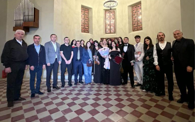 tarixi-alman-luteran-kilsesinde-iii-beynelxalq-opera-festivali-kecirildi
