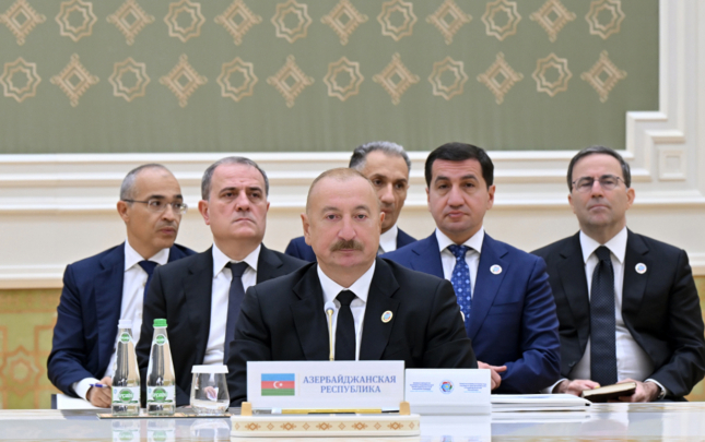 ilham-eliyev-turkmenbasida-tedbirde-istirak-etdi