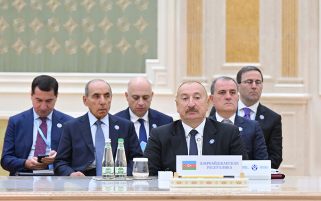 prezident-genis-terkibde-iclasda-istirak-etdi