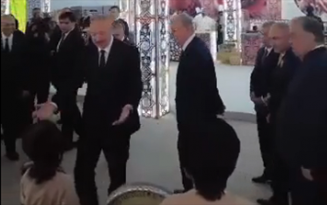 turkmenistanda-prezidentle-usaqlarin-semimi-goruntusu