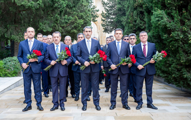 ady-kollektivi-fexri-ve-sehidler-xiyabanlarinda