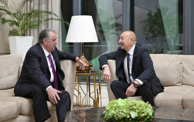prezident-emomeli-rehmonla-gorusdu